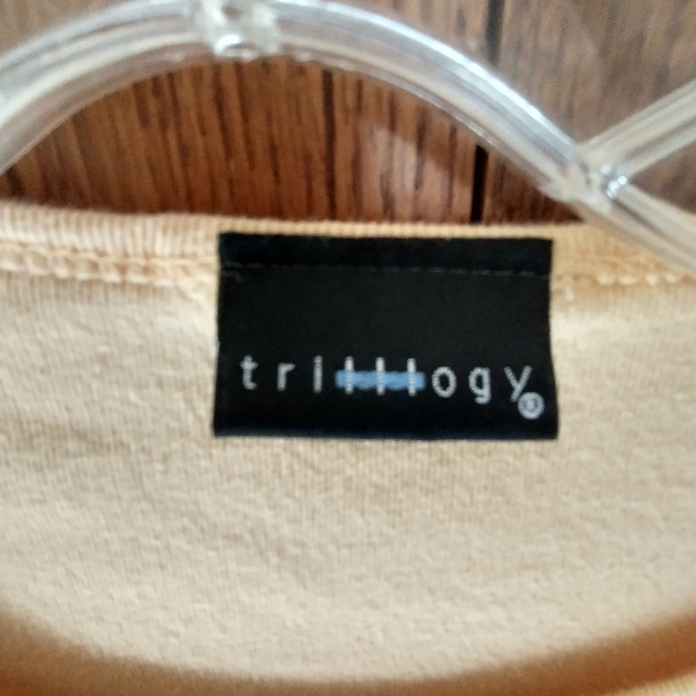 SHIRT - Long Sleeve, right front facing leopard by Trilliogy. Super Cute! - Picture 4 of 4